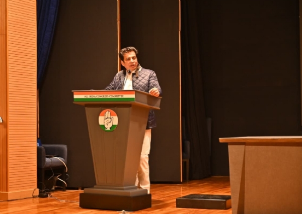 بی جے پی اور اے اے پی حکومتوں کی پالیسیوں کی وجہ سے آلودگی ایک مستقل مسئلہ بن گئی ہے: دیویندر یادو