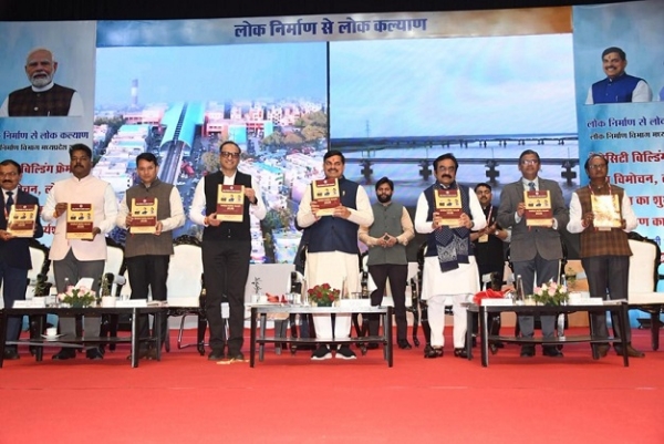 وزیر اعلیٰ ڈاکٹر موہن یادو نے محکمہ تعمیرات عامہ کے کتابچہ کا اجرا کیا وزیر اعلیٰ ڈاکٹر موہن یادو نے محکمہ تعمیرات عامہ کے کتابچہ کا اجرا کیا