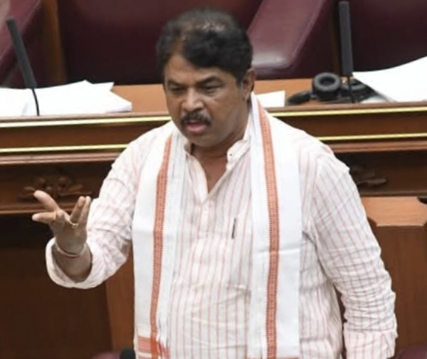 کرناٹک میں قائد حزب اختلاف آر اشوک نے ملیالم زبان بل کے حوالے سے پرینکا گاندھی اور کانگریس قیادت سے کیا سوال