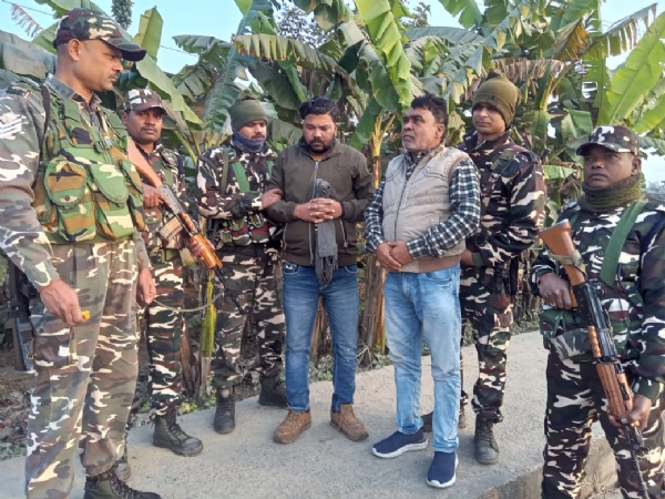 32.39 گرام سوناکے ساتھ دو اسمگلر گرفتار،جیکٹ میں چھپا کر رکھا تھا سونے کا بسکٹ 32.39 گرام سوناکے ساتھ دو اسمگلر گرفتار،جیکٹ میں چھپا کر رکھا تھا سونے کا بسکٹ