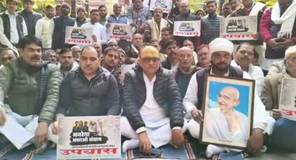 یوپی کانگریس صدر نظر بندی سے رہا ہوکر احتجاج میں شامل ہوگئے