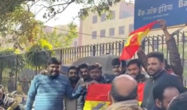 ٹی وی کے صدر اور اداکار وجے کرور بھگدڑ کیس میں سی بی آئی کے سامنے پیش ہوئے