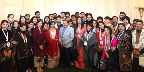 ڈاکٹر جتیندر سنگھ نے جموں و کشمیر اور لداخ کے طلبہ کے ایک وفد سے ملاقات کی