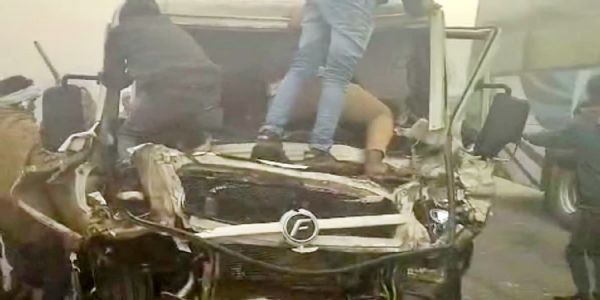 بہار میں ایک زبردست سڑک حادثہ، تین ایمبولینسوں سمیت نصف درجن گاڑیاں آپس میں ٹکرائی