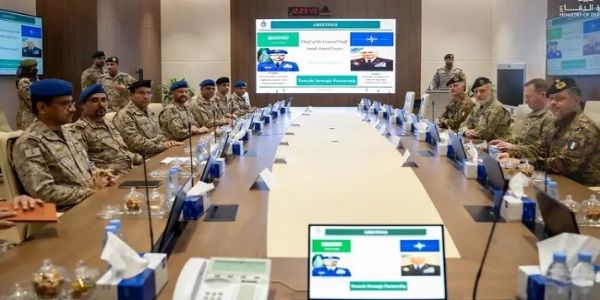 سعودی عرب کے مسلح افواج کے چیف جنرل فیاض الرویلی کی نیٹو کے سربراہ ایڈمرل جوزیپی کاوو دراگونی سے ملاقات