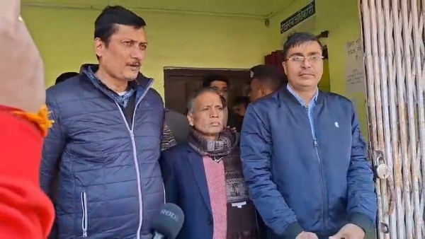 نگرانی کی ٹیم نے ریونیو افسر 6000 روپے رشوت لیتے ہوئے رنگے ہاتھوں گرفتارکیا