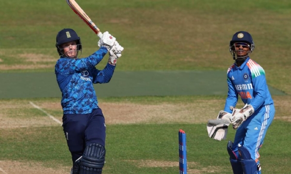 انڈر 19 ورلڈ کپ کے آخری وارم اپ میچ میں انگلینڈ نے بھارت کو 20 رنوں سے شکست دی انڈر 19 ورلڈ کپ کے آخری وارم اپ میچ میں انگلینڈ نے بھارت کو 20 رنوں سے شکست دی