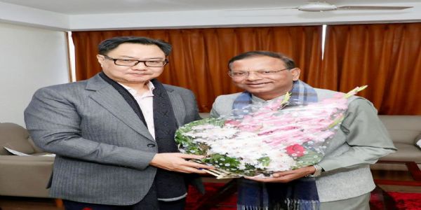 پنکج چودھری نے لکھنو پہنچے مرکزی وزیر کرن رججو کا استقبال کیا