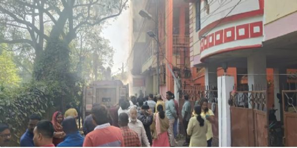 کپڑے کی دکان میں آگ لگنے سے لاکھوں مالیت کا سامان جل کر خاک