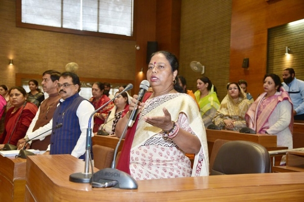 بھوپال میونسپل کارپوریشن کونسل کی میٹنگ میں زبردست ہنگامہ، بی جے پی-کانگریس کے کارپوریٹرز نے احتجاج کیا