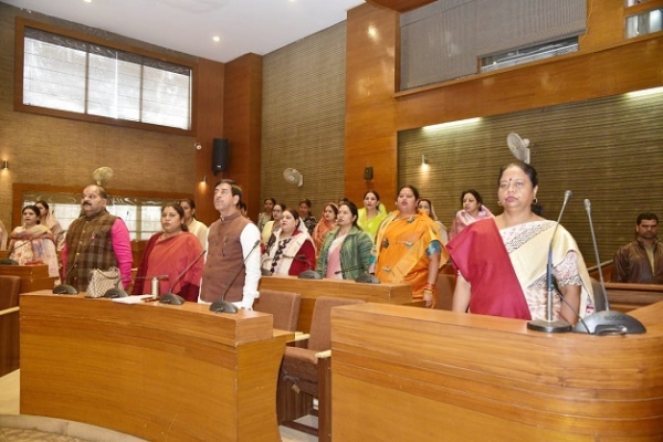 بھوپال میونسپل کارپوریشن کونسل کی میٹنگ میں زبردست ہنگامہ، بی جے پی-کانگریس کے کارپوریٹرز نے احتجاج کیا