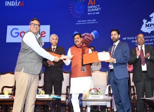 وزیر اعلیٰ ڈاکٹر موہن یادو کی موجودگی میں، مدھیہ پردیش ریجنل اے آئی امپیکٹ کانفرنس 2026 میں حکومت اور سرمایہ کاروں کے درمیان ایک مفاہمت نامے کا تبادلہ ہوا۔