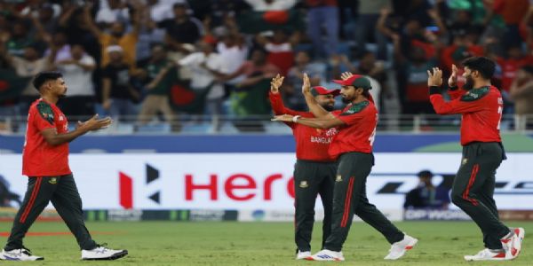 بنگلہ دیش کرکٹ بحران: کھلاڑیوں کی تمام فارمیٹس کے بائیکاٹ کی دھمکی