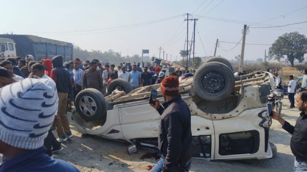 سڑک حادثہ میں دو افراد جاں بحق، چار زخمی سڑک حادثہ میں دو افراد جاں بحق، چار زخمی