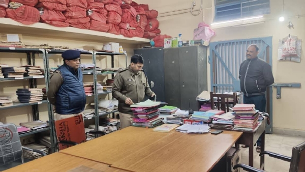 ٹاؤن ، بھگوان بازار اور کوپا تھانوں کا ایس ایس پی نے اچانک معائنہ کیا