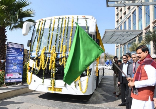 وزیر اعلیٰ ڈاکٹر موہن یادو نے اے آئی پاورڈ انڈیا کے لیے مستقبل کے ہنر کے لیے کوشل رتھ کو ہری جھنڈی دکھائی