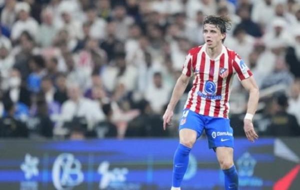 انگلینڈ کے مڈفیلڈر کونر گیلاگھر