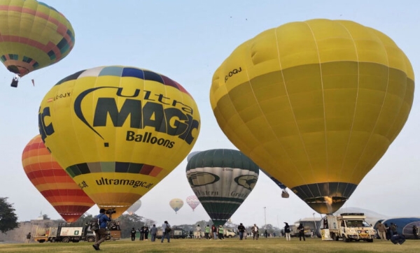 تلنگانہ میں گولکنڈہ کے قریب ’ہاٹ ایئر بیلون فیسٹول‘ کا آغاز