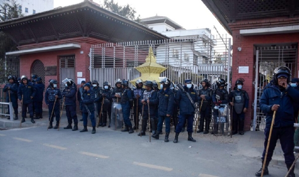 نیپالی کانگریس کے دو دھڑوں میں ممکنہ تصادم، الیکشن کمیشن نے سیکورٹی بڑھا دی