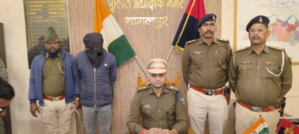 اسلحہ اور اسمیک کے ساتھ ایک جرائم پیشہ گرفتار