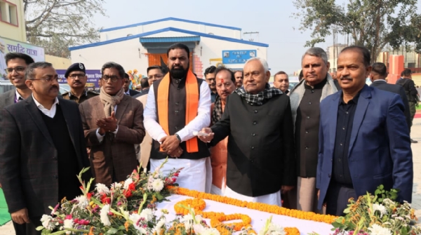 وزیر اعلیٰ نتیش کمار نے آج مشرقی چمپارن ضلع کے موتیہاری کے گاندھی میدان میں سمریدھی یاترا 2026  کے تحت منعقد ’جن سمواد ‘پروگرام میں شامل ہوئے