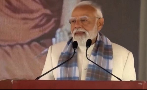 PM-FLAGS-OFF-VANDE-BHARAT-SLEE