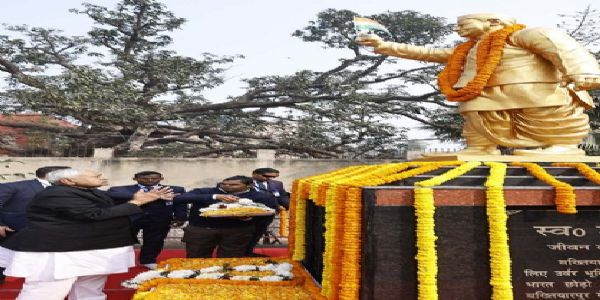 وزیر اعلیٰ نے مجاہدین آزادی کے مجسموں کے مقامات پر منعقد سرکاری تقریب میں شرکت کی اور خراج عقیدت پیش کیا