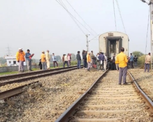 راجگیر ریلوے اسٹیشن کے قریب اسپیئر کوچ کے چار پہیہ پٹری سے اتر ا