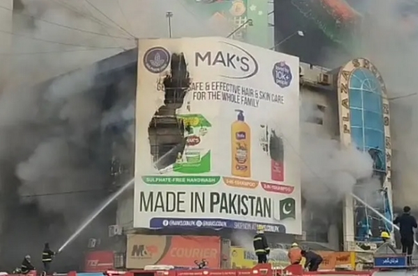 پاکستان کے کراچی کے گل پلازہ میں آگ لگنے سے چھ افرادکی موت