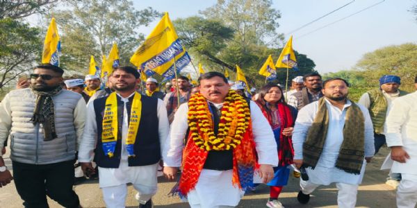 نوجوانوں کو روزگار دینے کے بجائے ان پر لاٹھی چارج کیا جا رہا ہے: سنجے سنگھ