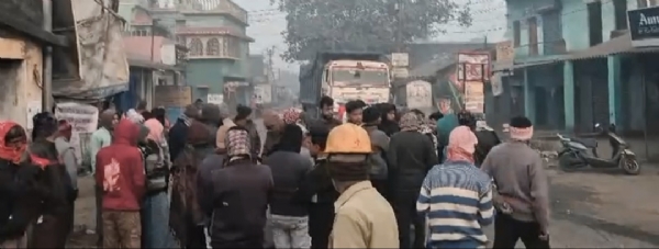 سڑک حادثہ میں نوجوان جاں بحق، لوگوں کا احتجاج