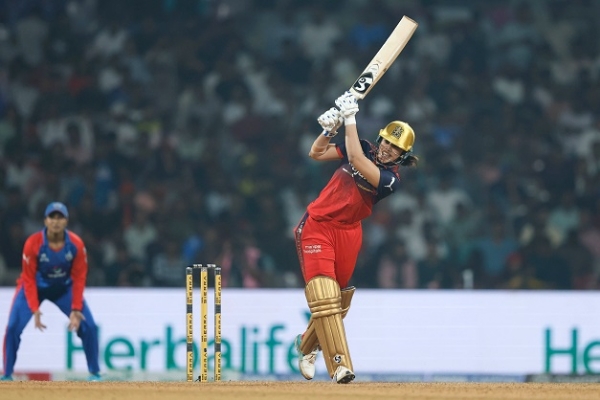 اسمرتی مندھانا فوٹو ڈبلیو پی ایل ایکس اکاؤنٹ