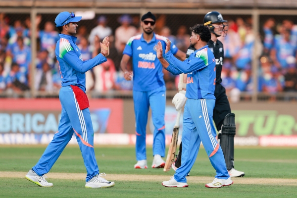 نیوزی لینڈ نے تیسرے ون ڈے میں بھارت کو جیت کے لیے 338 رنز کا ہدف دیا