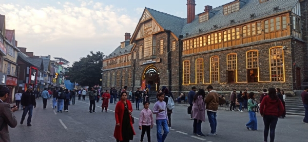 ہماچل پردیش کے نشیبی اضلاع میں سردی کی لہر، شملہ کا درجہ حرارت بھی گرا، شدید برف باری کا الرٹ جاری