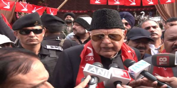 کشمیری پنڈتوں کی وادی میں واپسی پر کسی قسم کی کوئی پابندی عائد نہیں ہے ۔فاروق عبداللہ