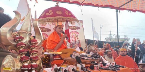 ماں سے ملنے کے لیے کسی کی اجازت کی ضرورت نہیں: سوامی اویمکتیشورانند