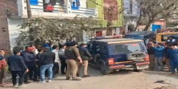 یوپی کے ایٹا میں ایک ہی خاندان کے چار افراد کو دن دیہاڑے قتل کر دیا گیا۔