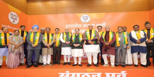 نتن نبین نے بی جے پی صدر کے عہدے کے لیے نامزدگی داخل کیا