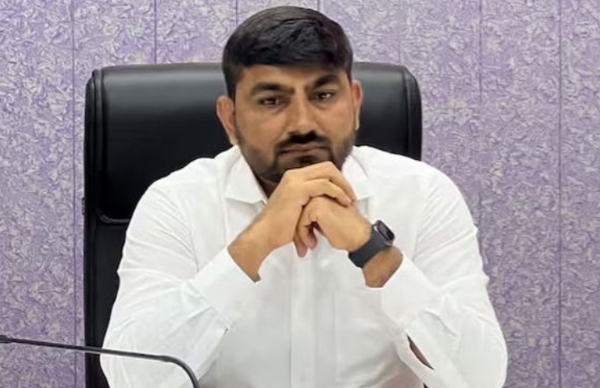 سریندر نگر کے سابق کلکٹر راجیندر پٹیل 1500 کروڑ روپے کی زمین گھوٹالہ معاملے میں گرفتار سریندر نگر کے سابق کلکٹر راجیندر پٹیل 1500 کروڑ روپے کی زمین گھوٹالہ معاملے میں گرفتار