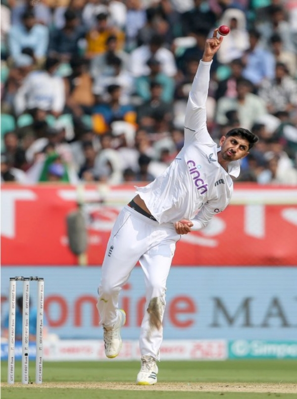 ایشز: انگلینڈ نے سڈنی ٹیسٹ کے لیے 12 رکنی ٹیم کا اعلان کیا، شعیب بشیر کو ملاموقع ایشز: انگلینڈ نے سڈنی ٹیسٹ کے لیے 12 رکنی ٹیم کا اعلان کیا، شعیب بشیر کو ملاموقع