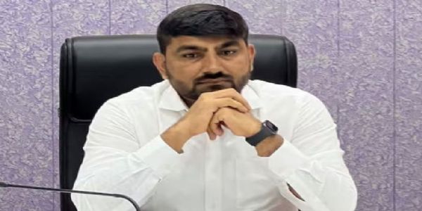 سریندر نگر کے سابق کلکٹر راجیندر پٹیل 1500 کروڑ روپے کی زمین گھوٹالہ معاملے میں گرفتار