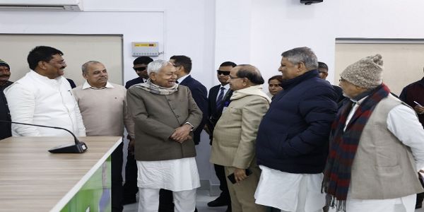 وزیر اعلیٰ نے جے ڈی یو دفتر میں ویڈیو کانفرنسنگ ہال کا معائنہ کیا