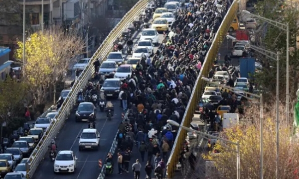 ایران کے دارالحکومت تہران سمیت کئی شہروں میں مظاہرے ہو رہے ہیں۔ فوٹو انٹرنیٹ میڈیا