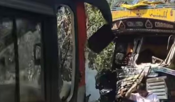 MAHAACCIDENT AAREY BEST  BUS CRASH