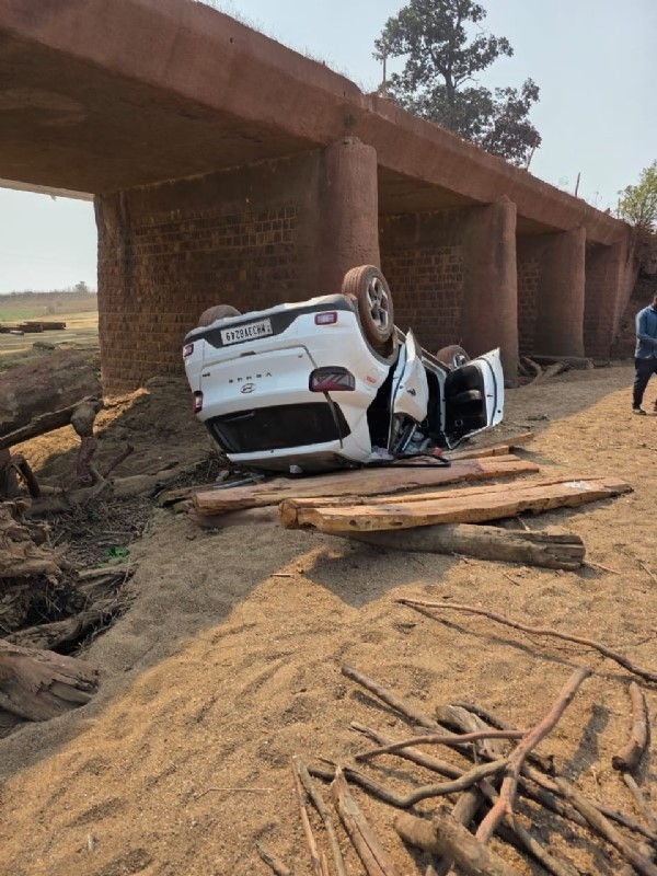 ACCIDENT MAHA GADCHIROLI CAR FALLS INTO RIVER