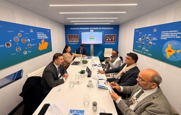 داوس میں مدھیہ پردیش کی کریسنٹ انٹرپرائزز کے ساتھ ہوئی سرمایہ کاری سے متعلق بات چیت