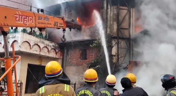 کانپور میں پلاسٹک فیکٹری میں شارٹ سرکٹ سے آگ لگی ، لاکھوں کا نقصان