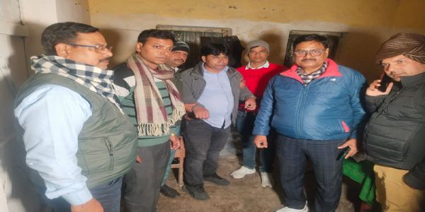 رشوت کے ساتھ گرفتار ریونیو کا ملازم فوری طور پر معطل، 15ہزار روپے رشوت لیتے گرفتار