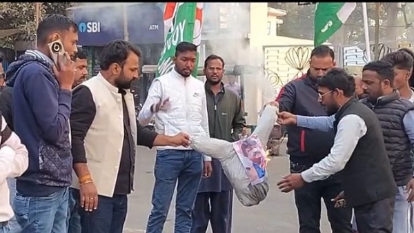 کیلاش وجے ورگیہ کے خلاف یوتھ کانگریس کا مظاہرہ