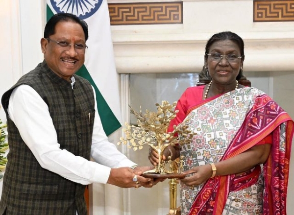 مغربی بنگال کے گورنر اور چھتیس گڑھ کے وزیر اعلیٰ نے صدر جمہوریہ سے ملاقات کی